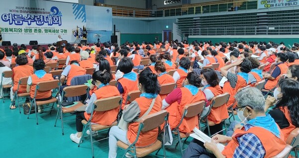 한국종교인연대 상임대표인 원불교 김대선 교무가 '생명존중과 행복세상 구현'이란 주제 발표를 통해 미래사회의 동량이자 보배인 아동들이 우리사회의 든든한 자녀로 성장하도록 보살펴주자고 당부했다(사진 제공 = 한국종교인연대)