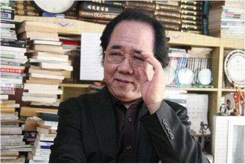 한만수 시인·소설가, 한국문예창작진흥원 원장, 고려대학교 대학원 문학석사. 대하장편소설 '금강'(전15권) 등 소설 180권 출간, 시집 '백수블루스' 등 6권 출간, '문예창작의 실기론' 등 4권 출간.